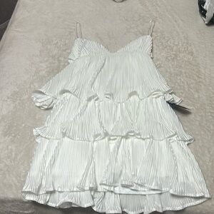 White lulus dress never worn tags still on